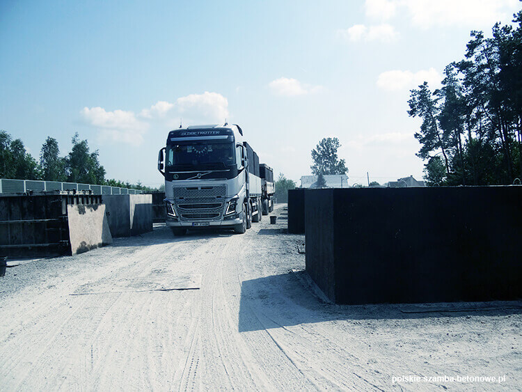 Transport szamb betonowych  w Gostyninie